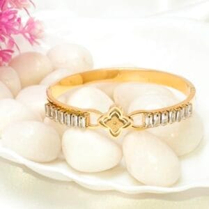 autumn-clover-gemstone-18k-gold-plated-waterproof-bracelet-by-esmeya-3