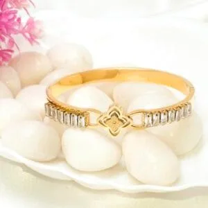 autumn-clover-gemstone-18k-gold-plated-waterproof-bracelet-by-esmeya-3