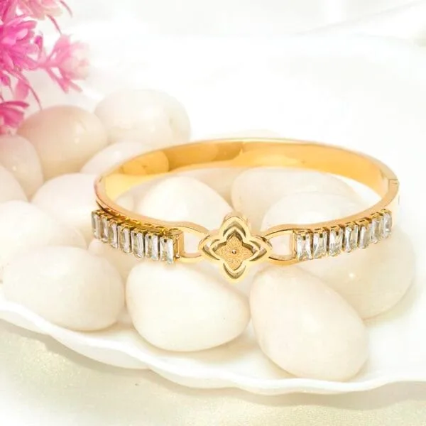 autumn-clover-gemstone-18k-gold-plated-waterproof-bracelet-by-esmeya-3