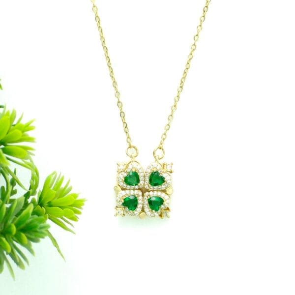 four-seasons-18k-gold-plated-clover-magnet-necklace-closed-waterproof-1